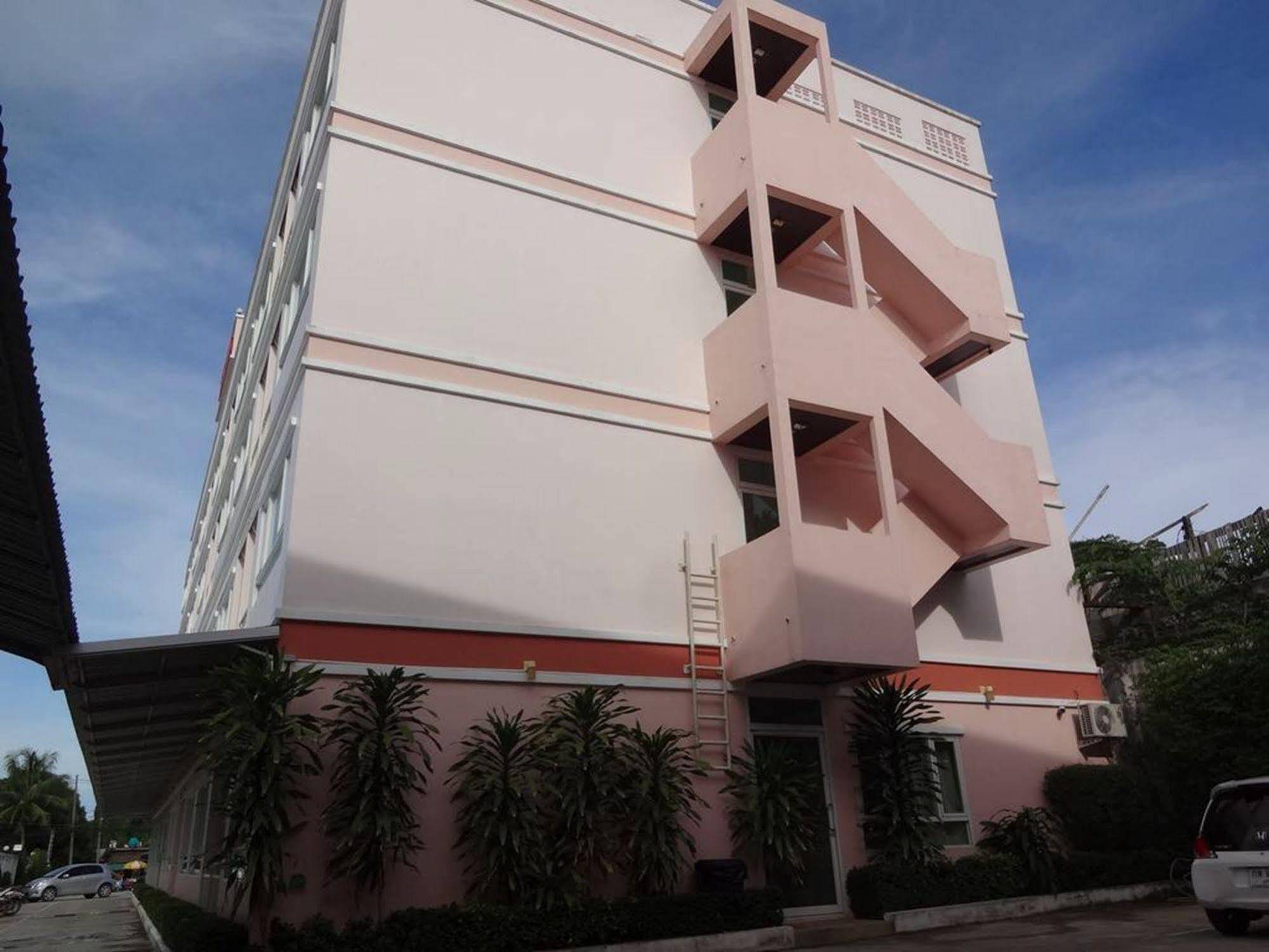 Plus Mansion Phuket Exterior photo