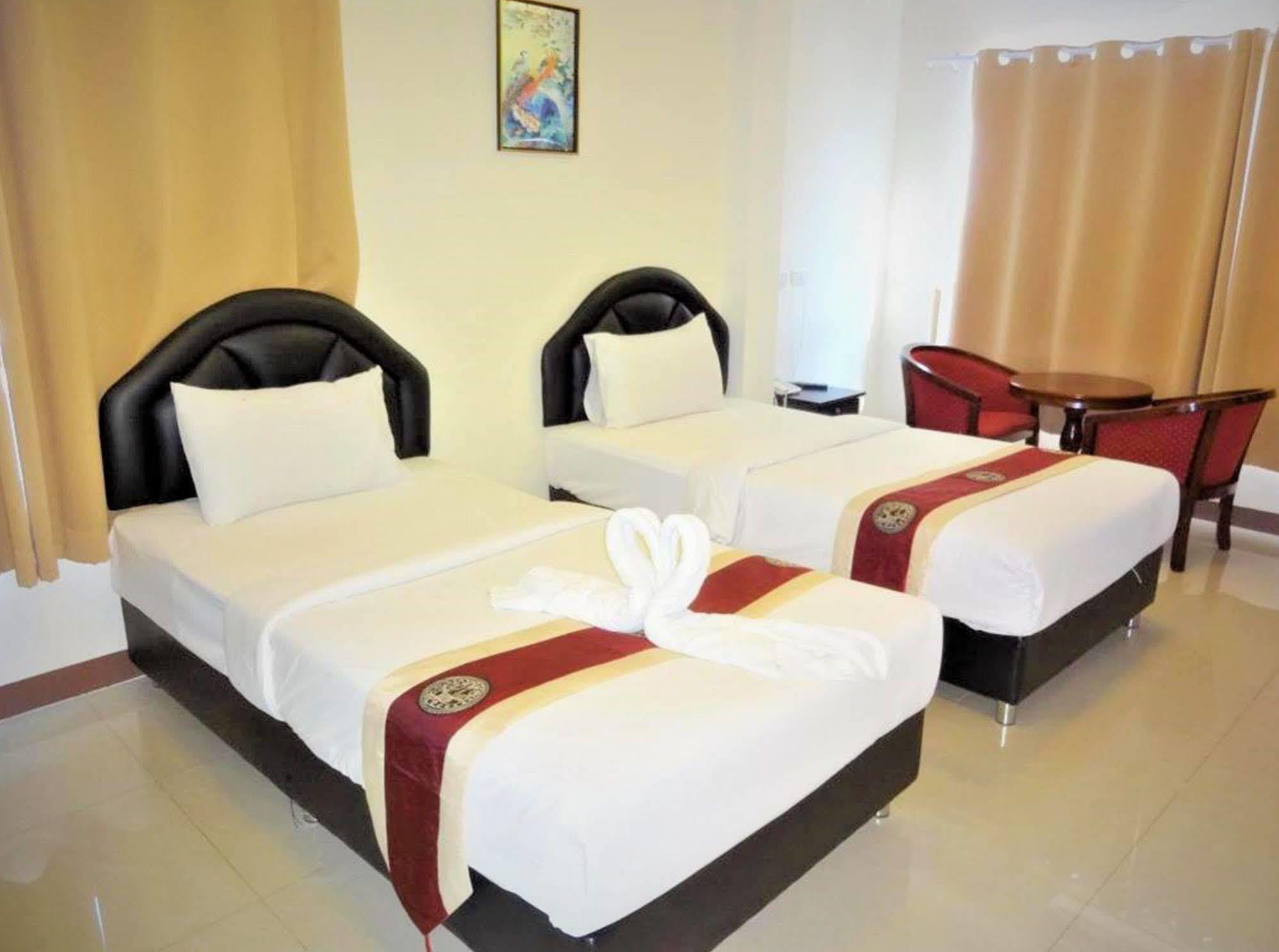 Plus Mansion Phuket Exterior photo