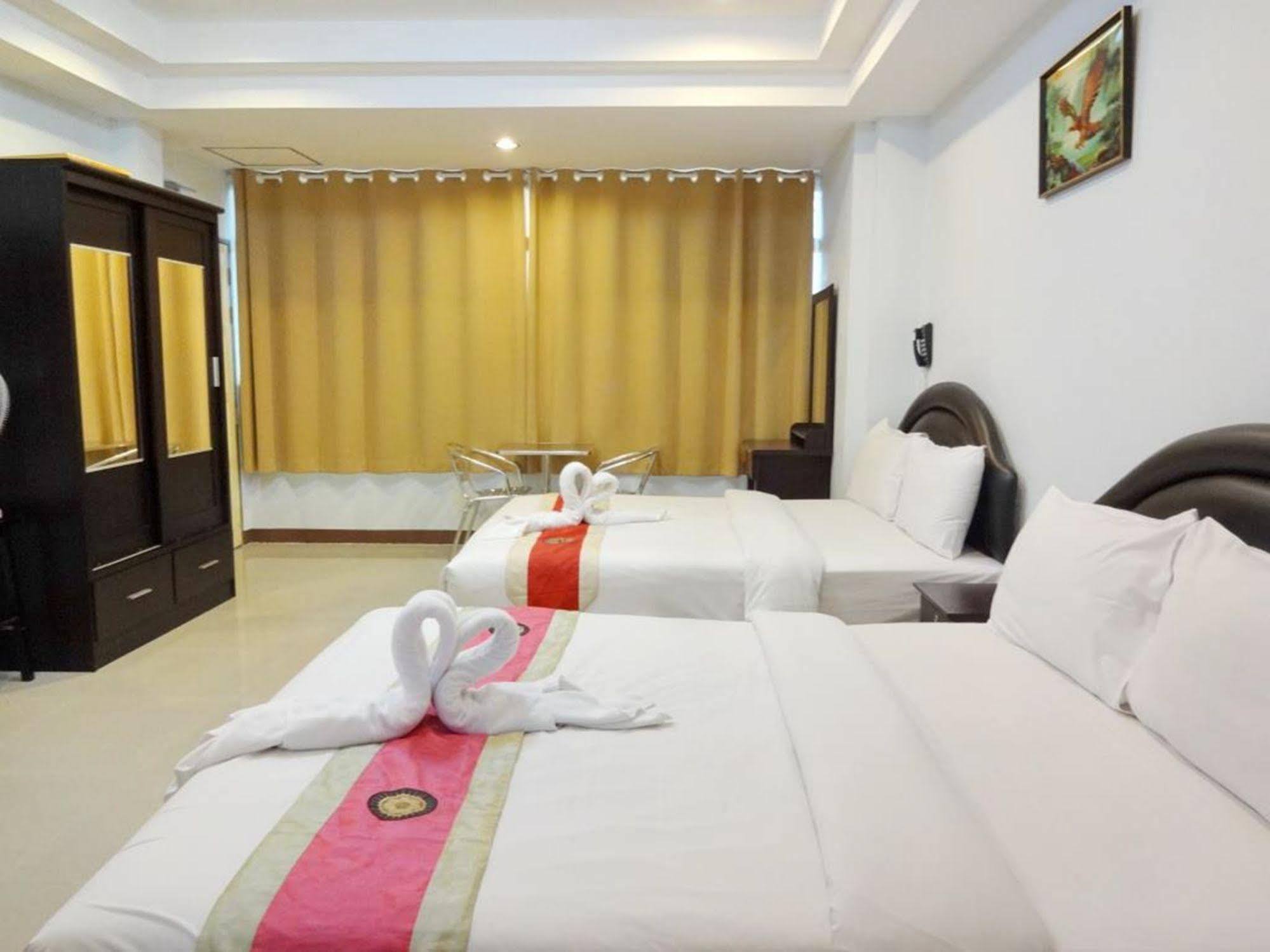 Plus Mansion Phuket Exterior photo