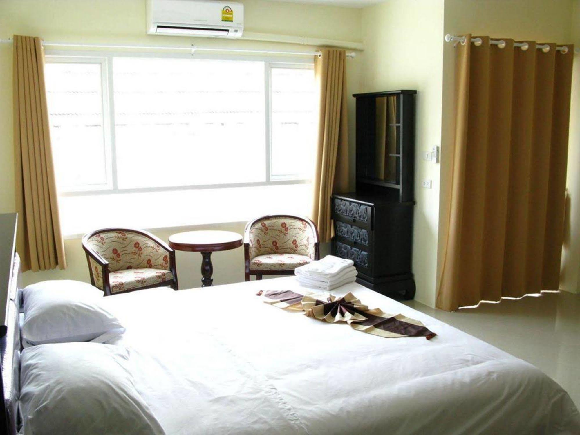 Plus Mansion Phuket Exterior photo
