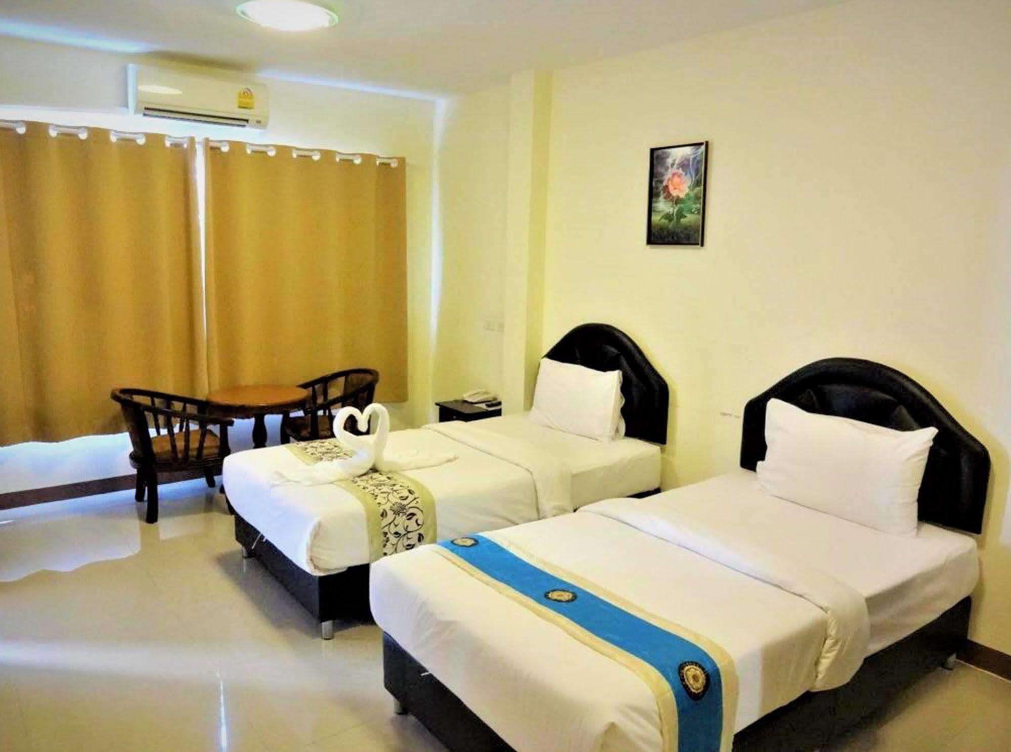 Plus Mansion Phuket Exterior photo